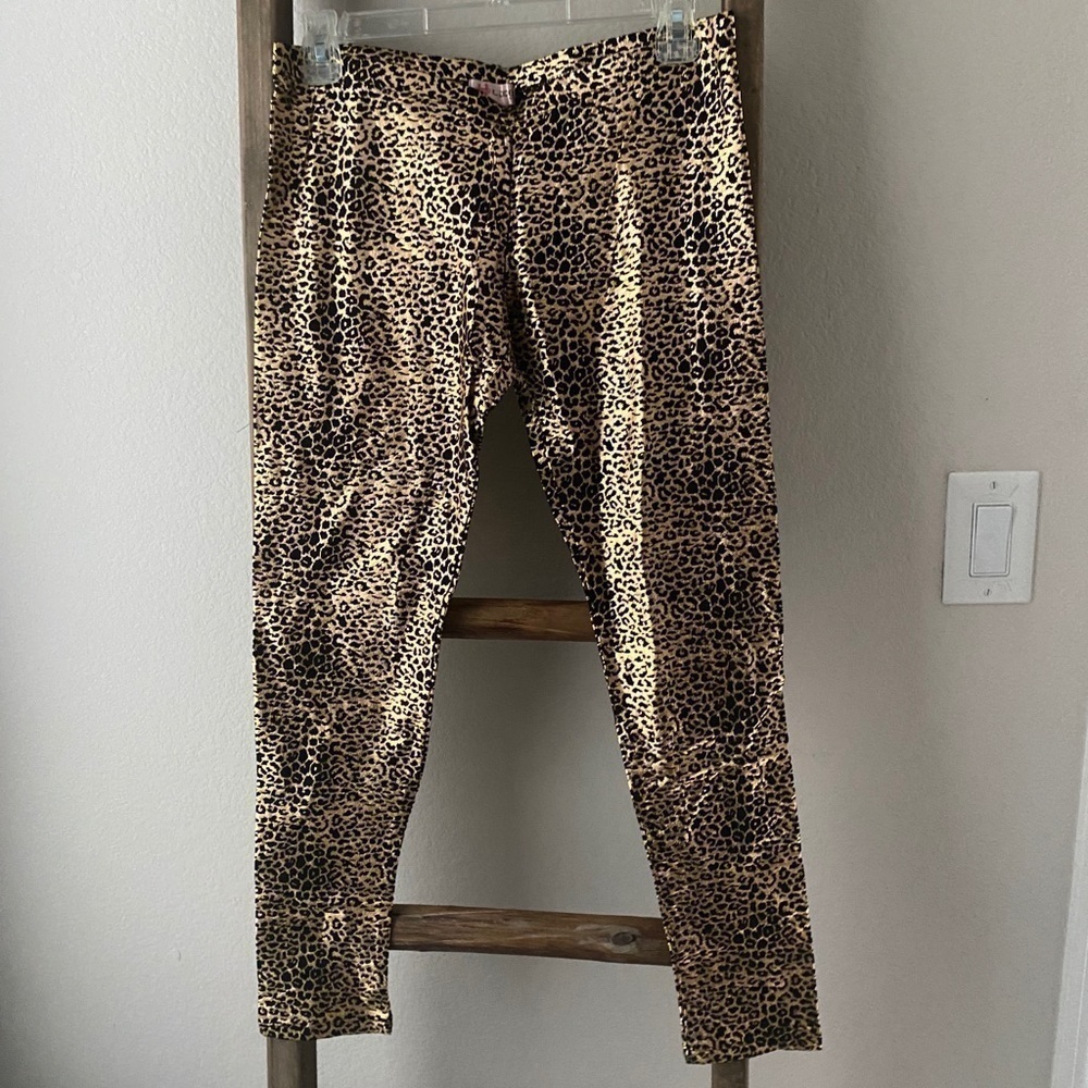 NWOT Cheetah print leggings - size L